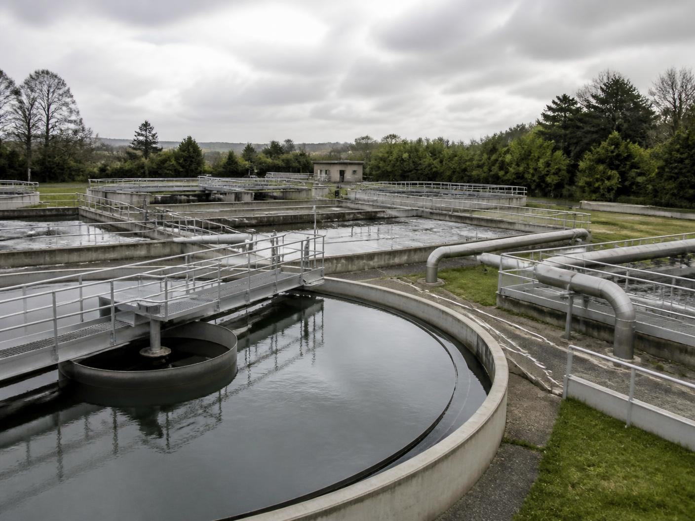 Clarifier tanks and filter beds at a clean water treatment works